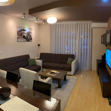 Redon'S City Center Apartment Pristina Exterior photo