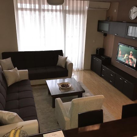 Redon'S City Center Apartment Pristina Exterior photo
