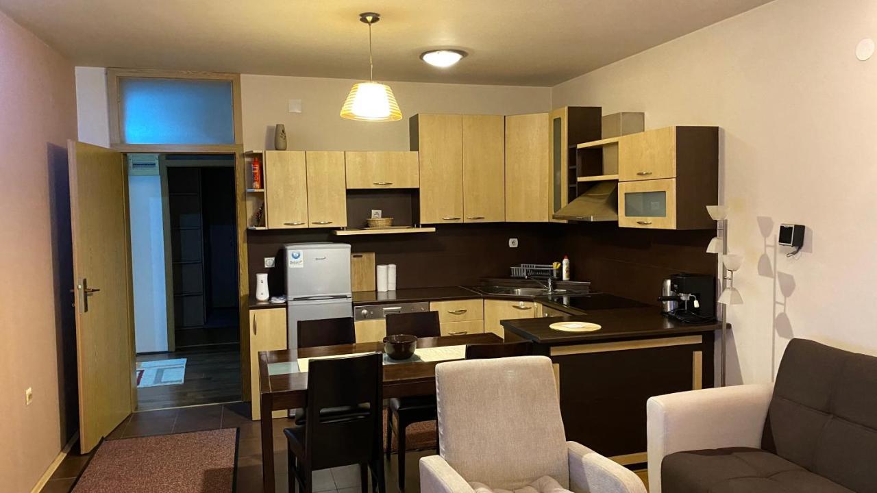 Redon'S City Center Apartment Pristina Exterior photo